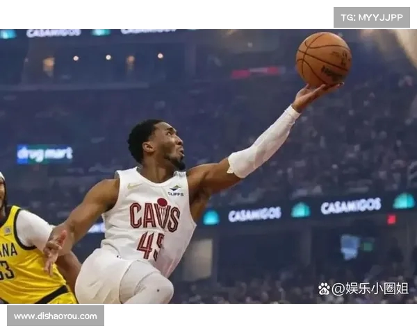 NBA季后赛激战正酣 各大豪强为总冠军荣耀奋力拼搏 NBA季后赛激战正酣 各大豪强为总冠军荣耀奋力拼搏